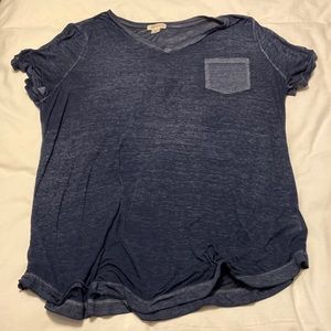 T-shirt. V neck. Blue. Pocket. Sheer